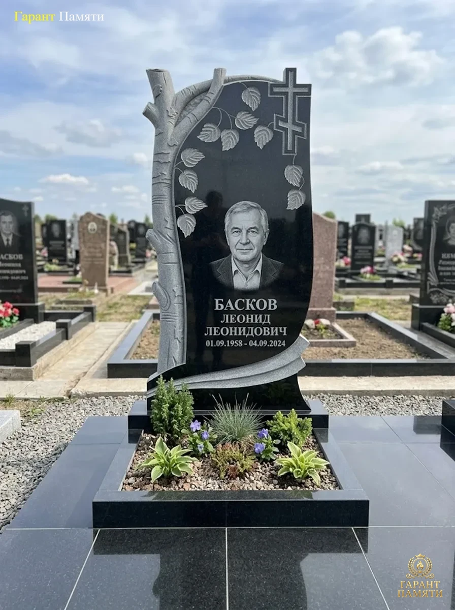 Памятник из гранита Береза с крестом 12
